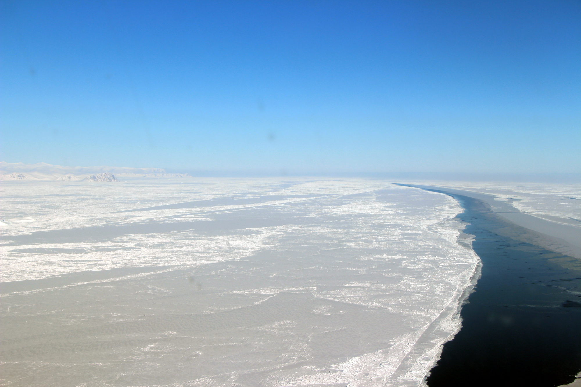 Fast ice. Припай льда. Морской лёд припай. Сл океан припай. Припай льда образуются.