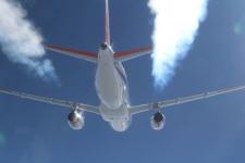 A photo of the DLR ATRA aircraft leaving contrails while using alternative fuels. It was taken from a DLR Falcon during the 2015 ECLIF-I research flights. Credits: DLR