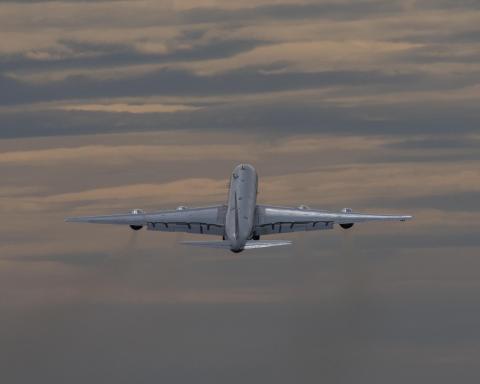 NASA Armstrong’s DC-8 aircraft flies over the northwestern U.S. to monitor emissions from Boeing’s ecoDemonstrator Explorer aircraft.  As the largest flying science laboratory in the world, the DC-8 is equipped to collect crucial data about the sustainable aviation fuel and its effects on condensation trail formation. NASA/Jim Ross